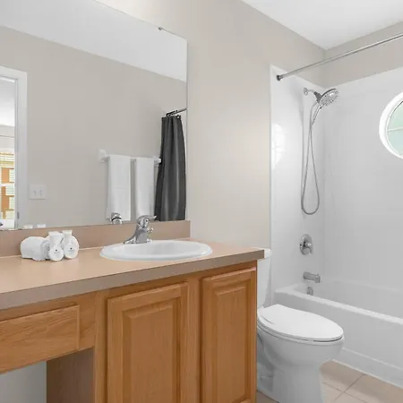 Large Spacious Home W Private Pool & Hot Tub Davenport Exterior photo