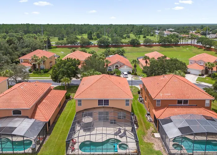 Large Spacious Home W Private Pool & Hot Tub