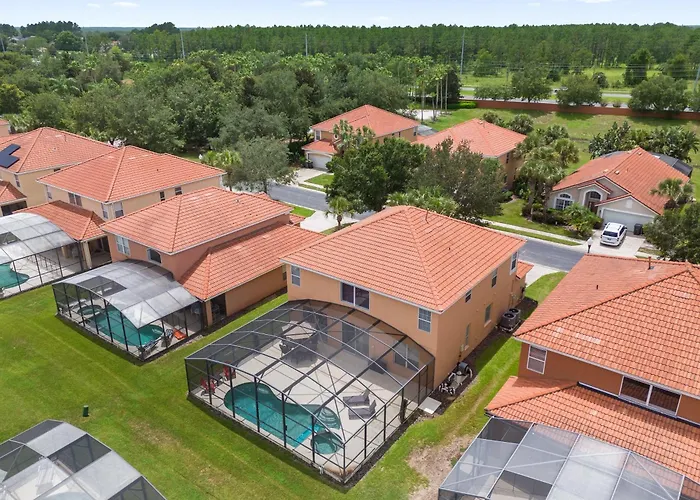 Large Spacious Home W Private Pool & Hot Tub